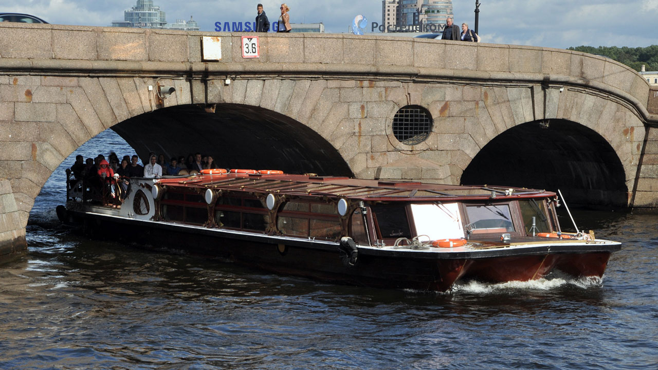 Теплоход «Максимус» на воде в Петербурге — фото 16