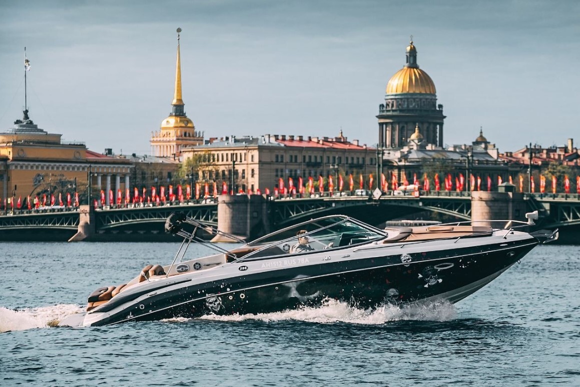 Прокат катера «Бикини Босс / Bikini Boss» с капитаном в СПб
