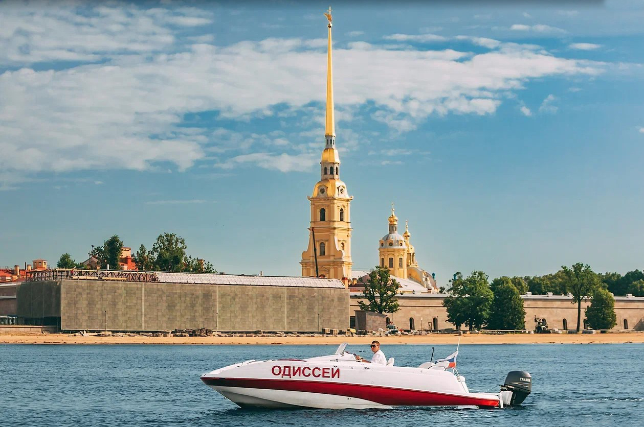 Катер «Одиссей» на воде в Петербурге — фото 16