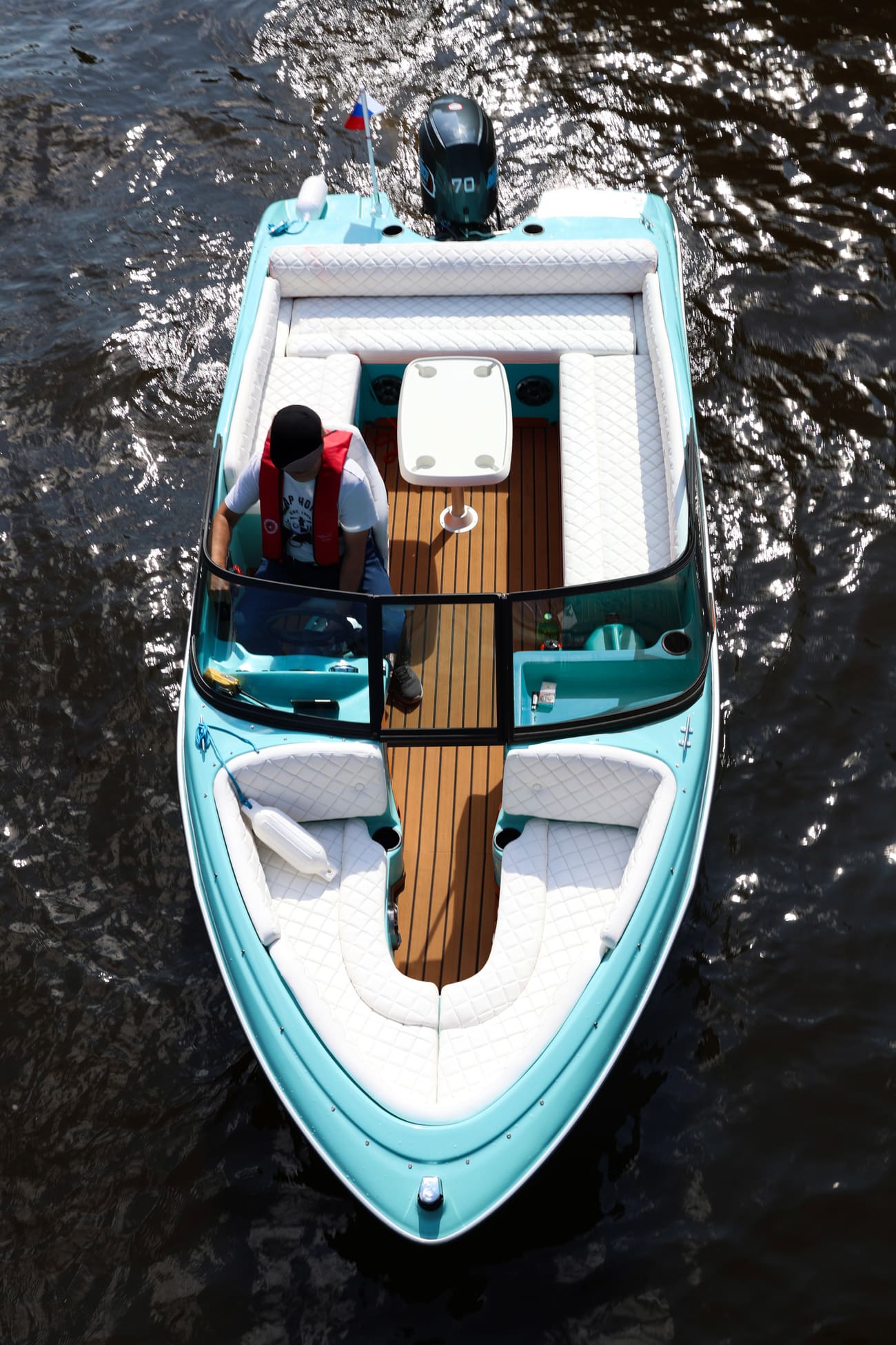 Катер «Тиффани / Tiffany» на воде в Петербурге — фото 16