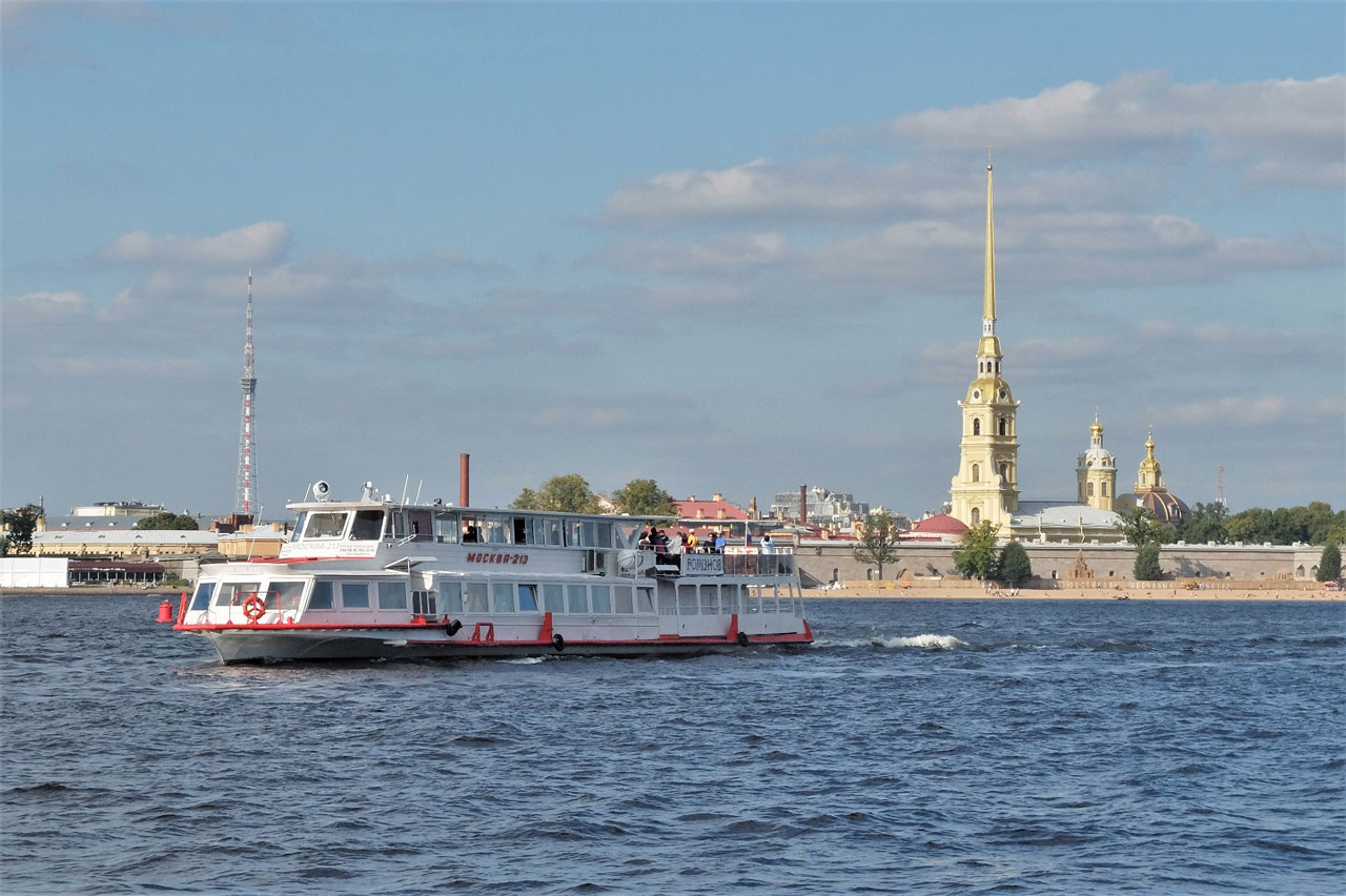 Теплоход «Романов» — прогулка по Неве