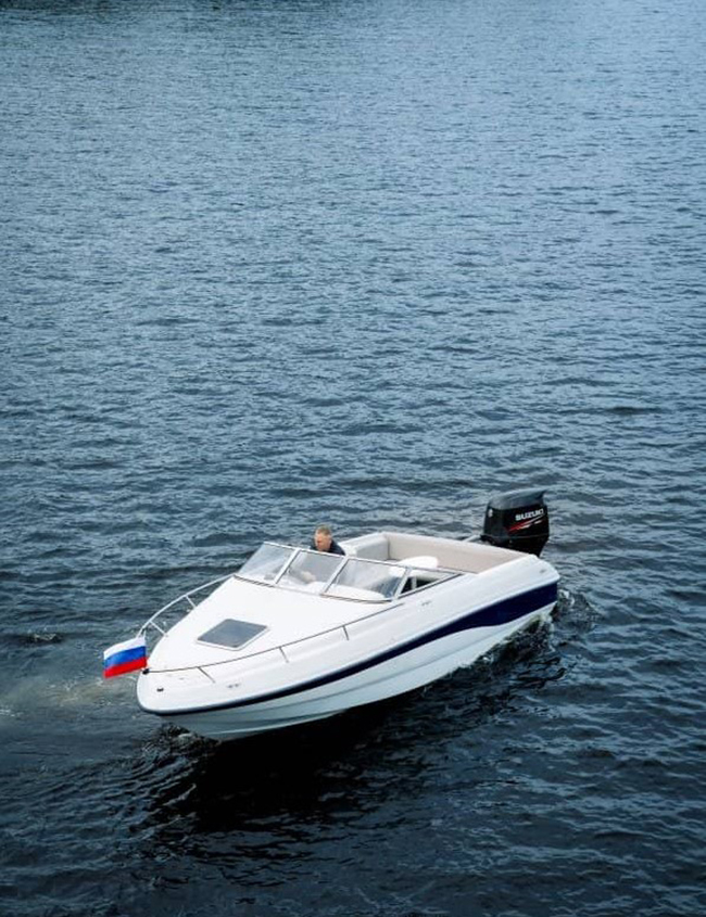 Заказать катер «Антонина» для водной прогулки