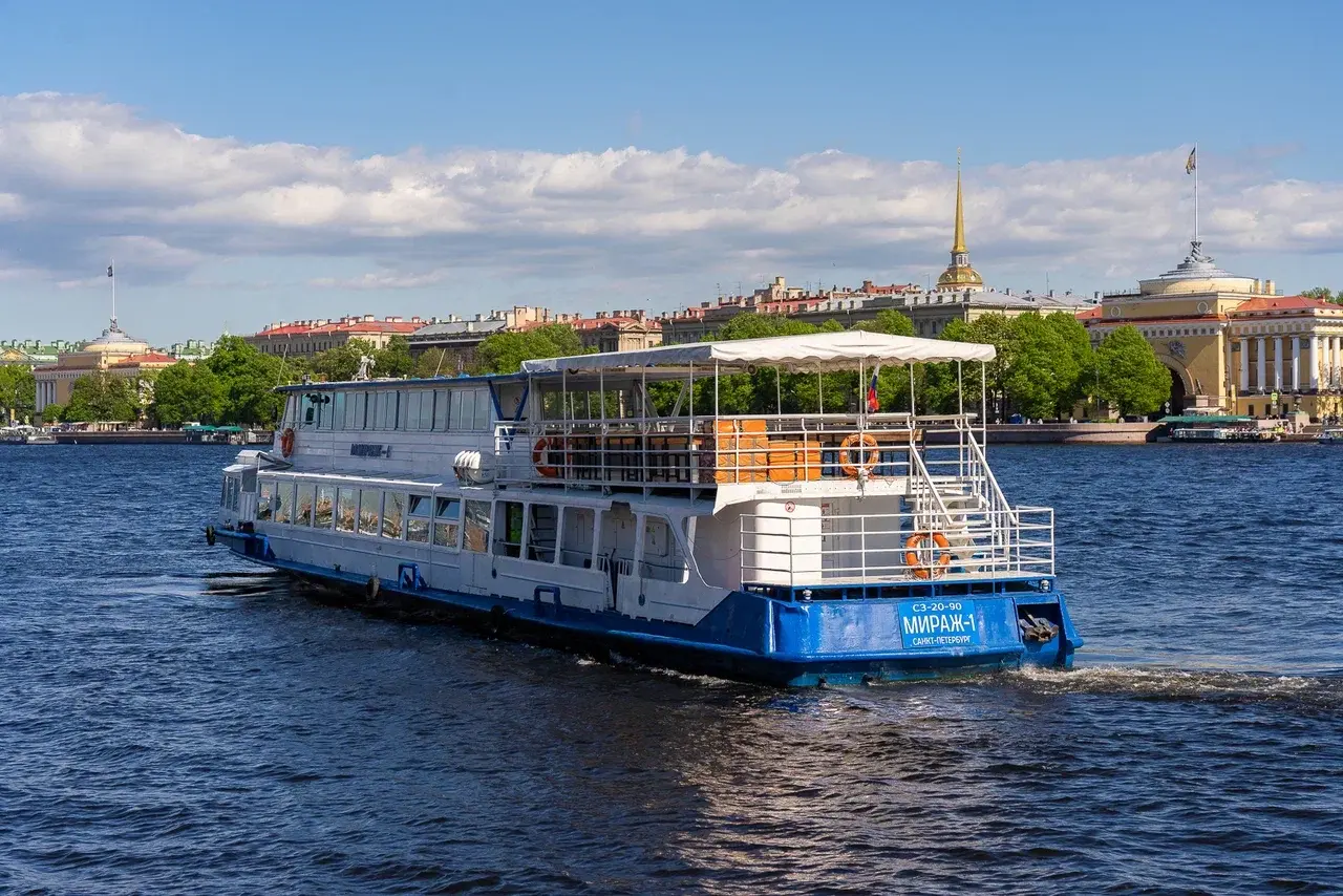 Теплоход «Мираж» на воде в Петербурге — фото 16