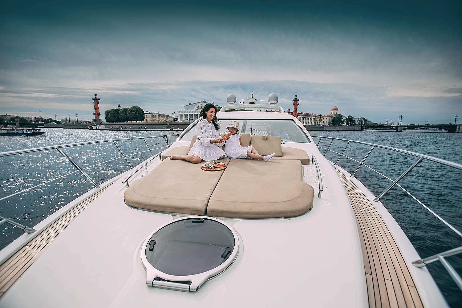 Прокат яхты «Azimut 62» с капитаном в СПб
