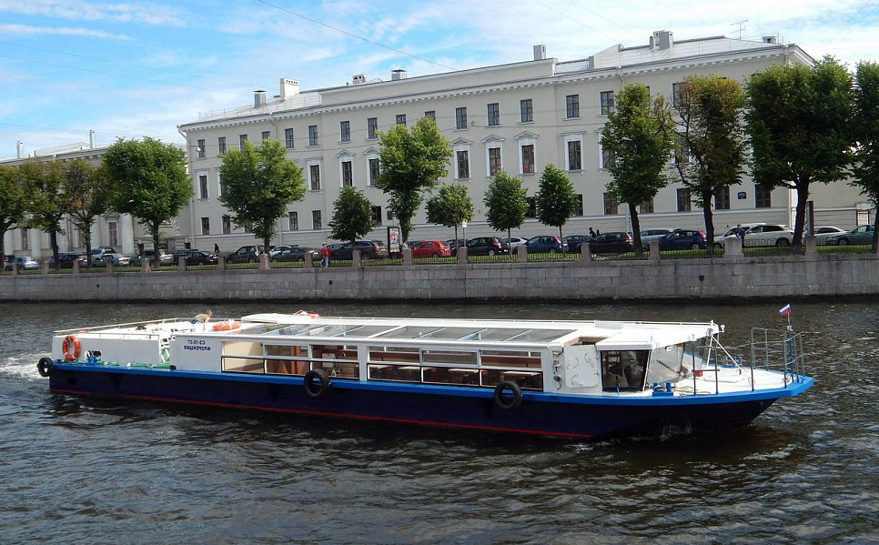 Прокат теплохода «Корсика» с капитаном в СПб
