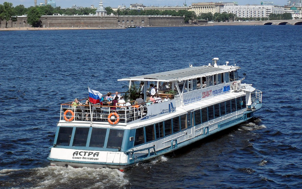 Теплоход «Астра» — прогулка по Неве