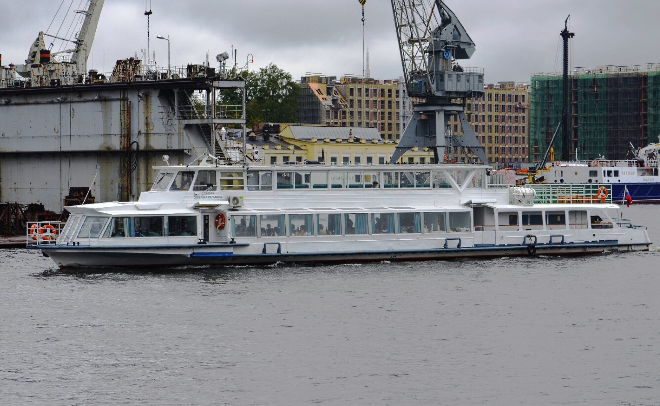 Теплоход «Северная Пальмира» на воде в Петербурге — фото 16
