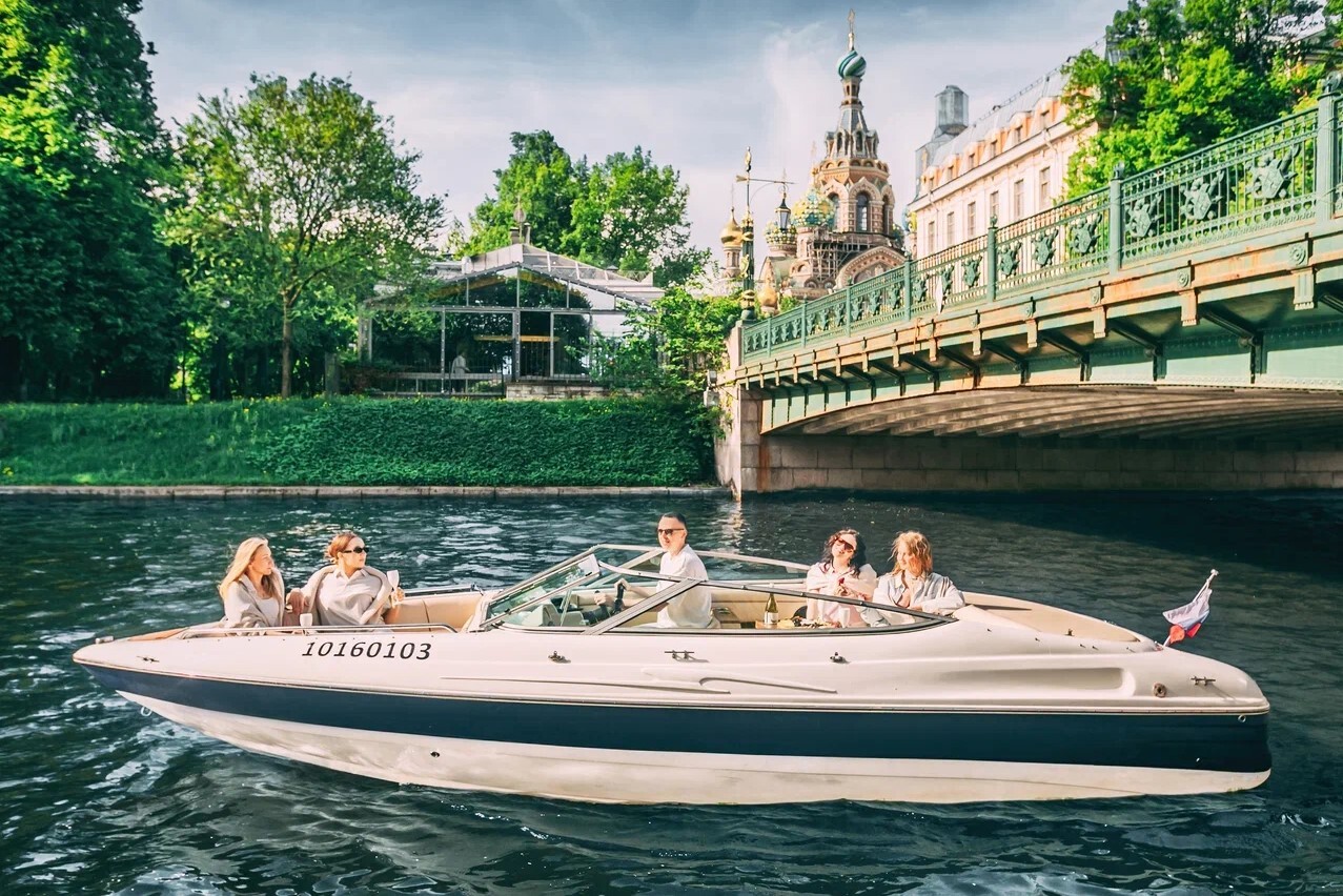 Аренда катера «Фотон» для отдыха на воде