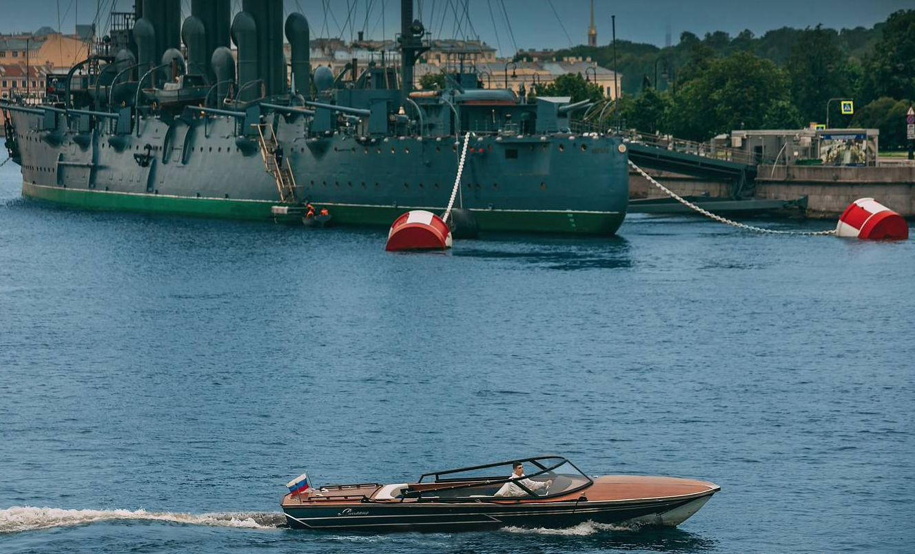 Водная прогулка на катере «Рислинг» в СПб
