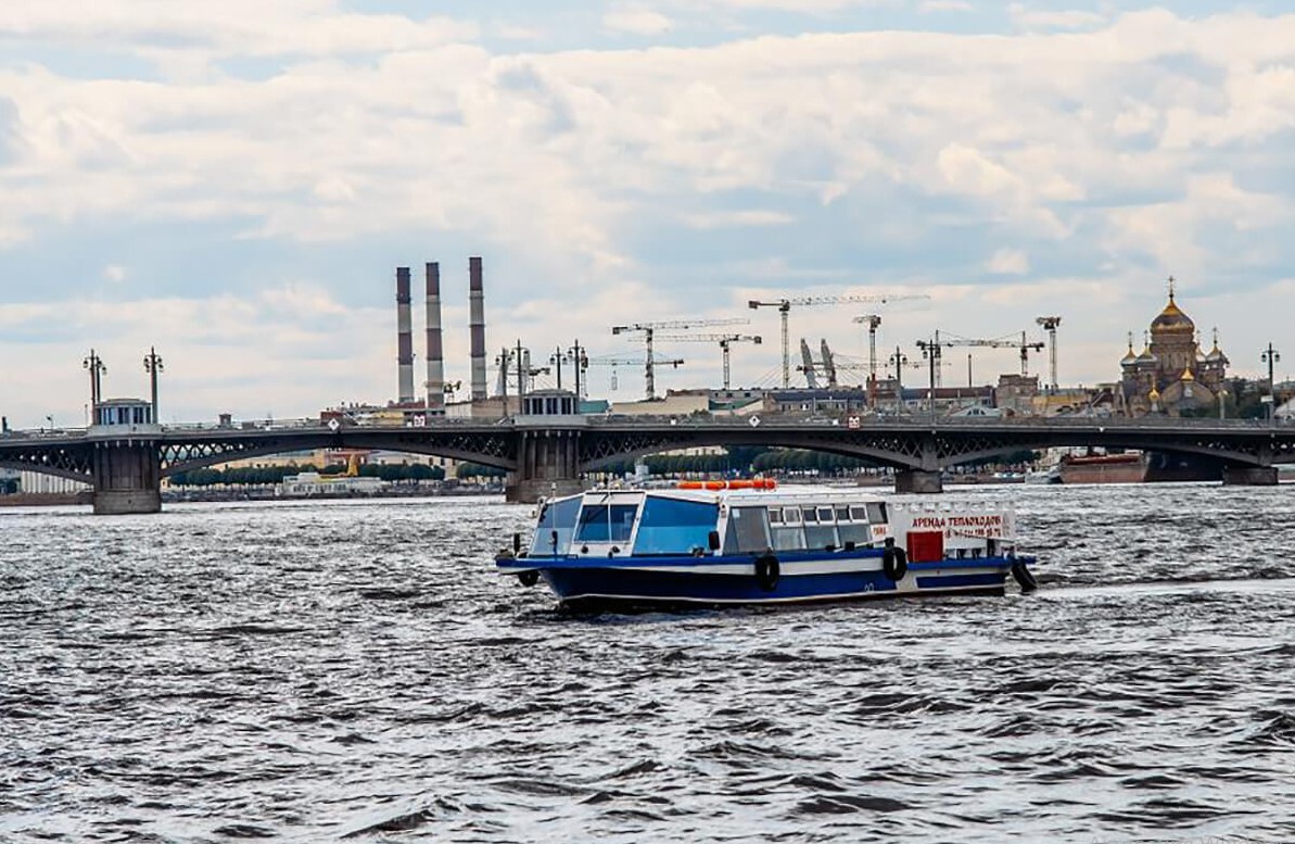 Водная прогулка на теплоходе «Сания» в СПб