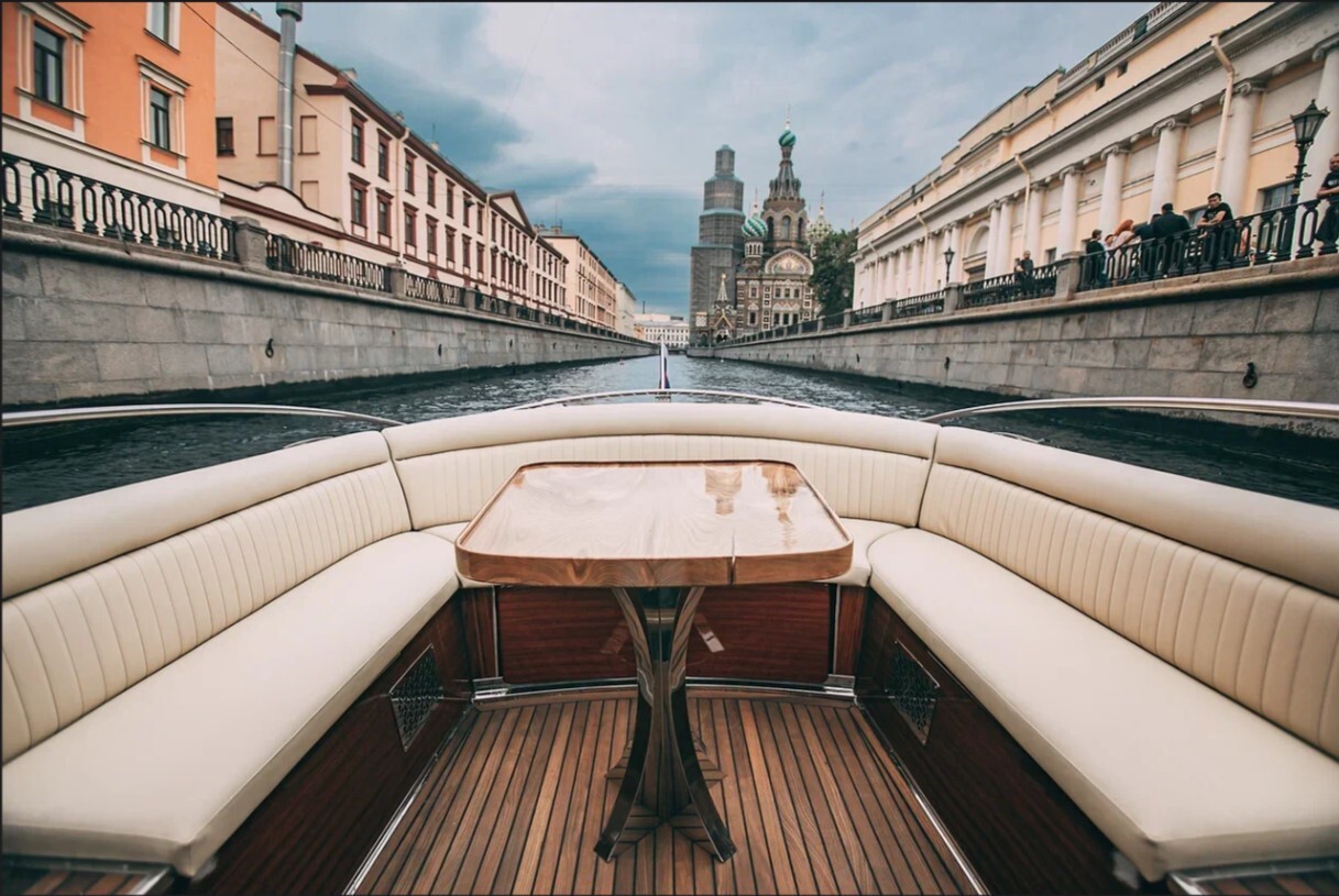 Водная прогулка на катере «Монферран» в СПб