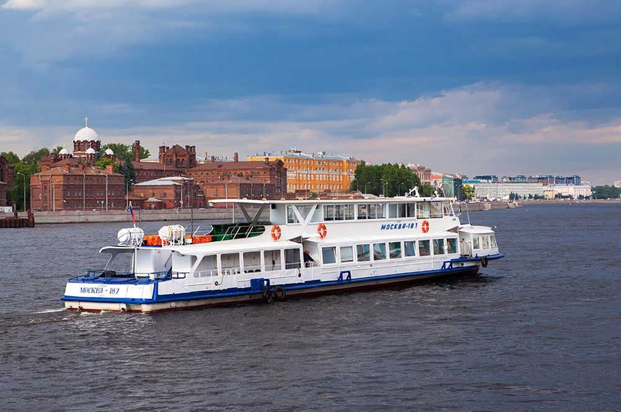 Теплоход Москва 187