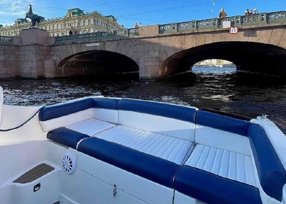 Аренда катера «Фиеста» для отдыха на воде
