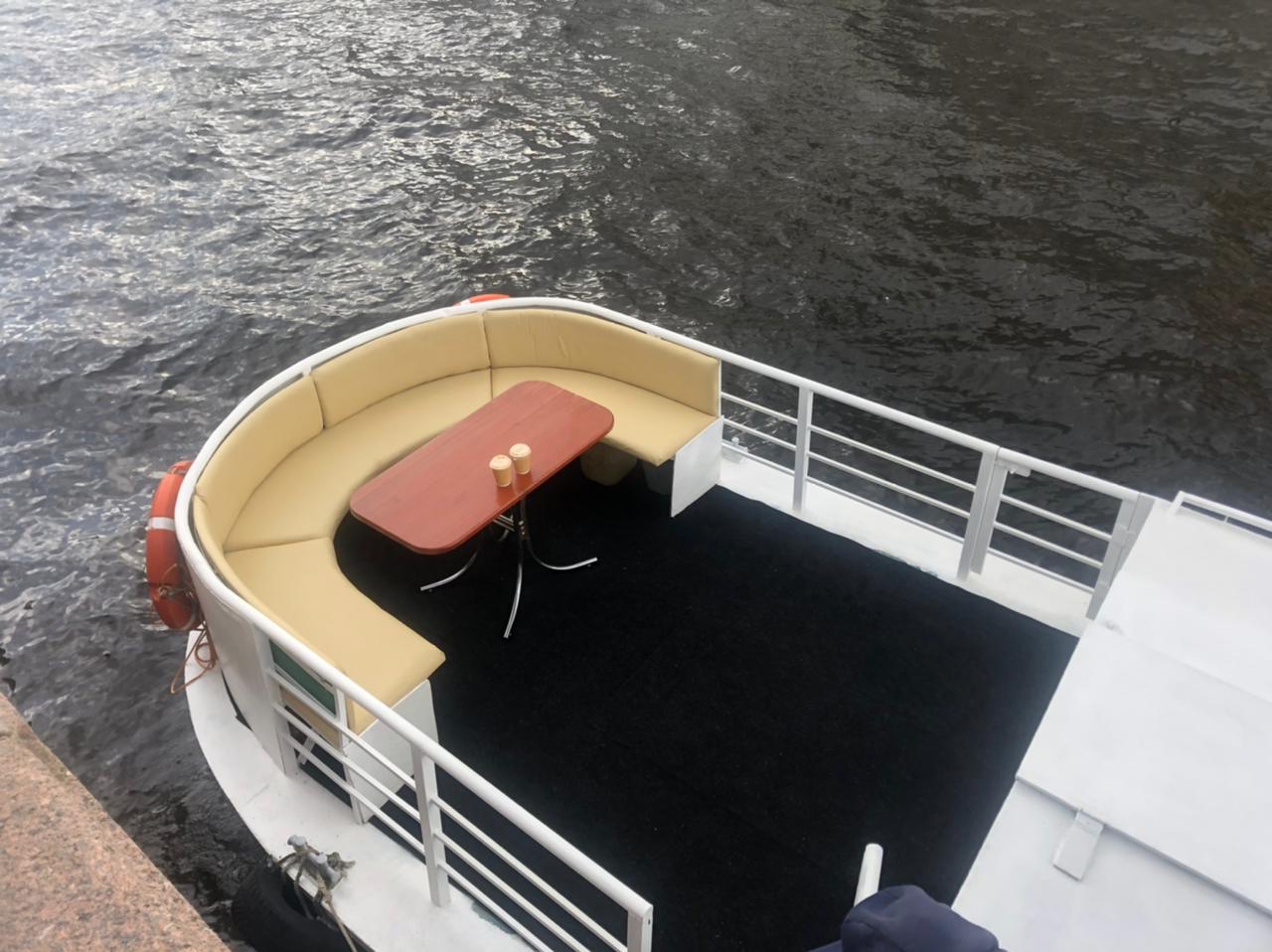 Аренда теплохода «Витязь» для отдыха на воде