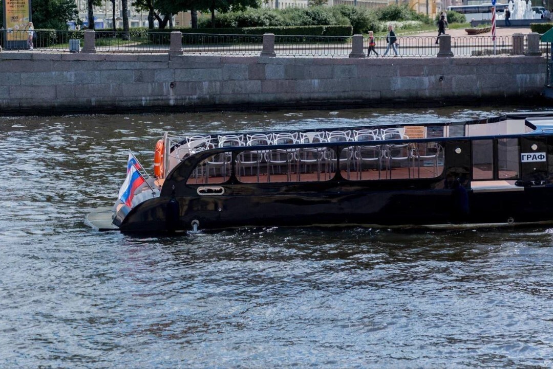 Аренда яхты «Граф» для отдыха на воде