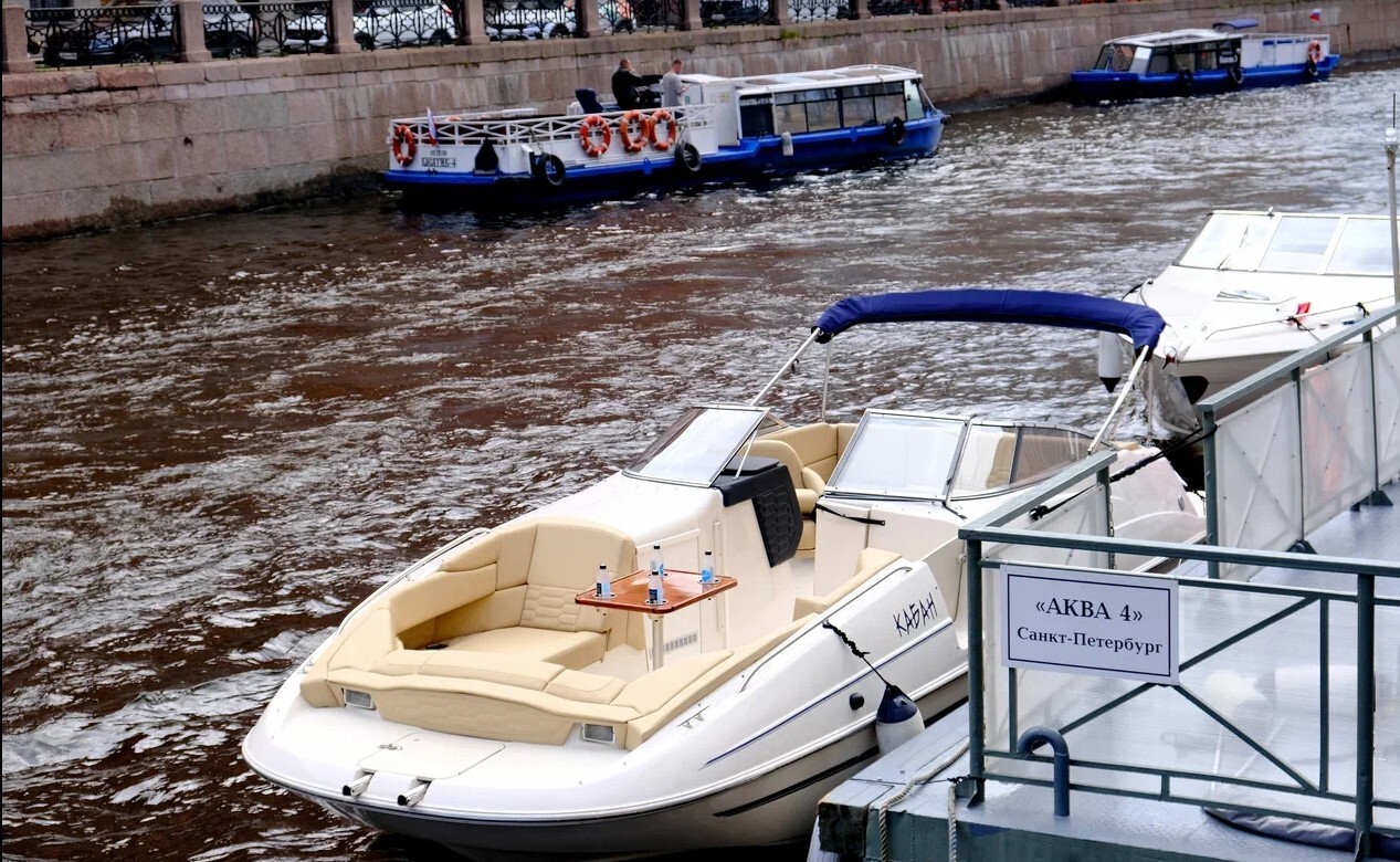 Водная прогулка на катере «Кабан» в СПб