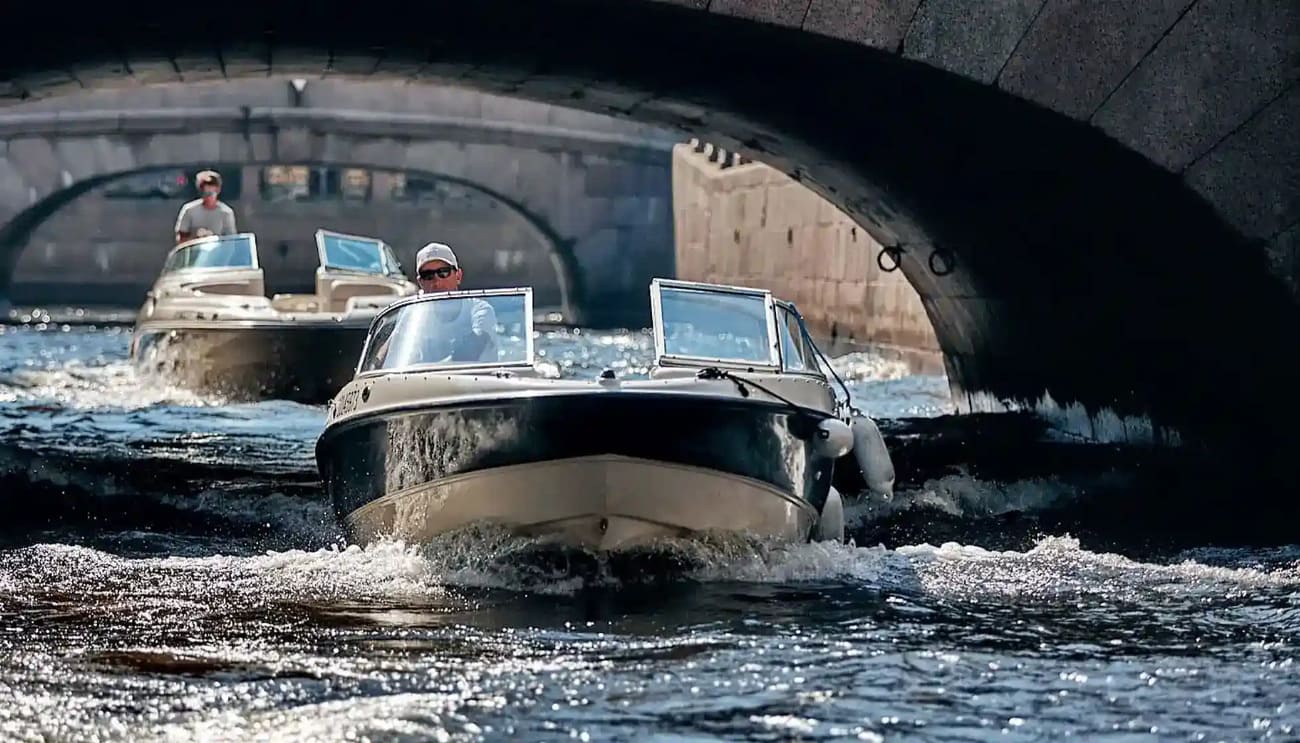 Катер «Дельфин» на воде в Петербурге — фото 16