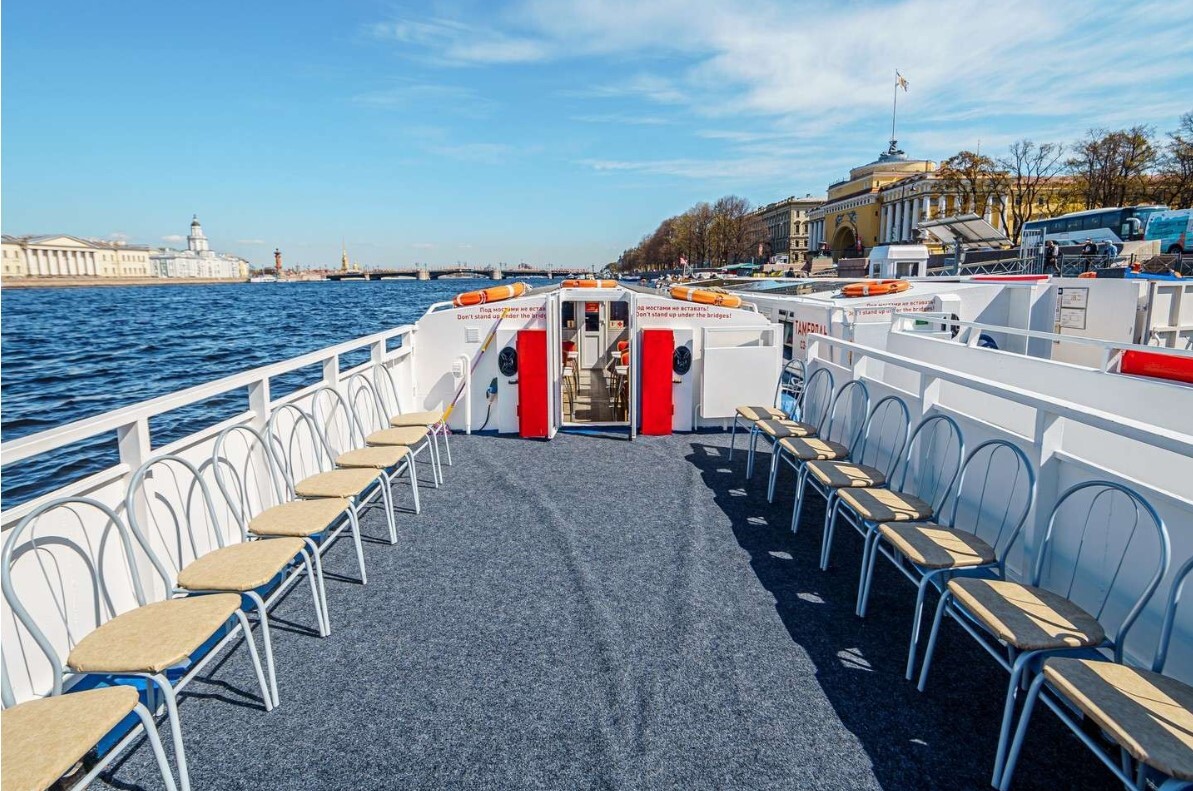 Прогулка на теплоходе «Сания» по каналам СПб