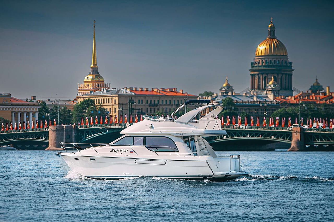 Прокат яхты «Меридиан 38» с капитаном в СПб