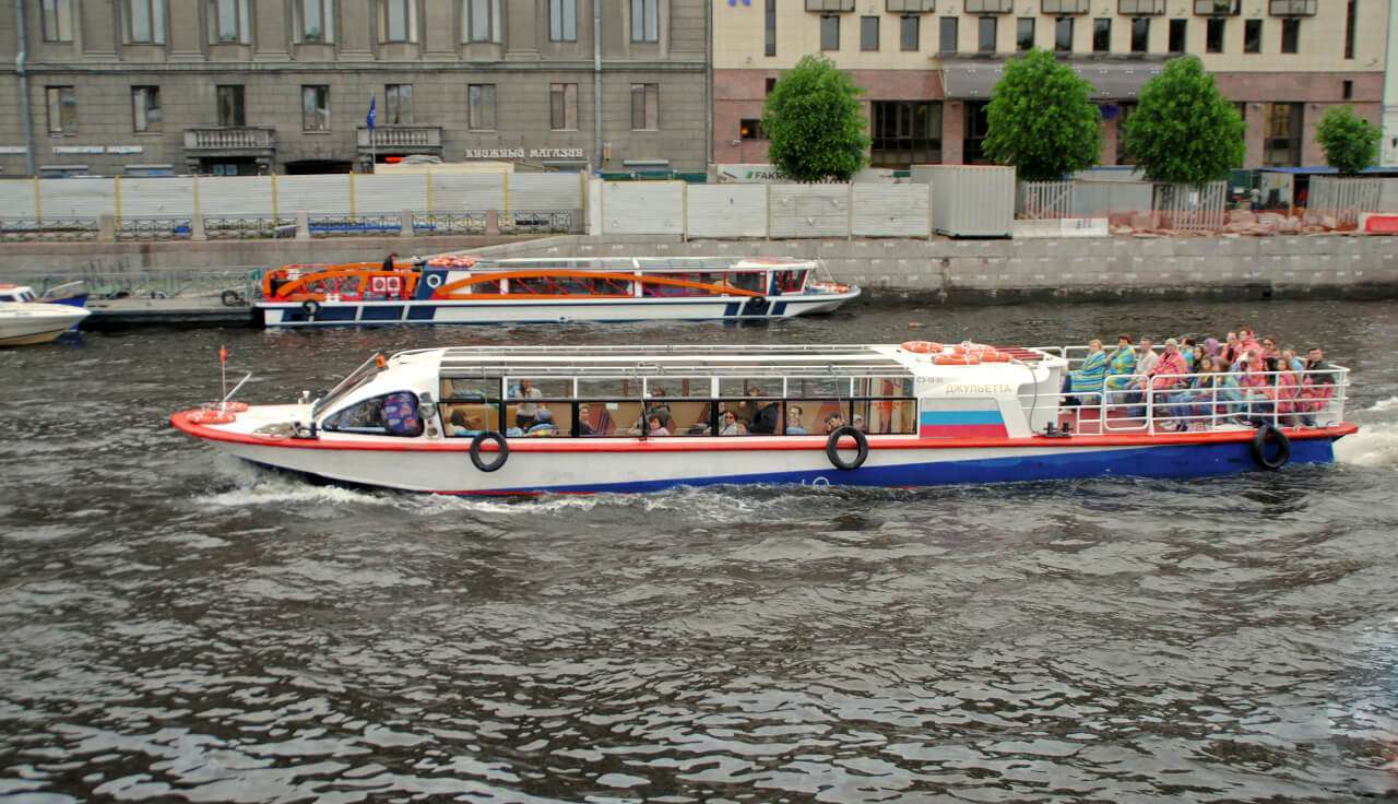 Заказать теплоход «Джульетта» для водной прогулки