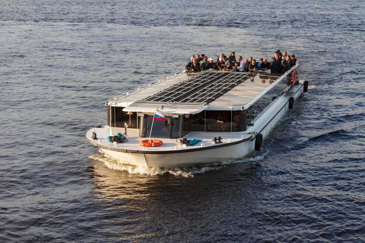 Теплоход «Константин» на воде в Петербурге