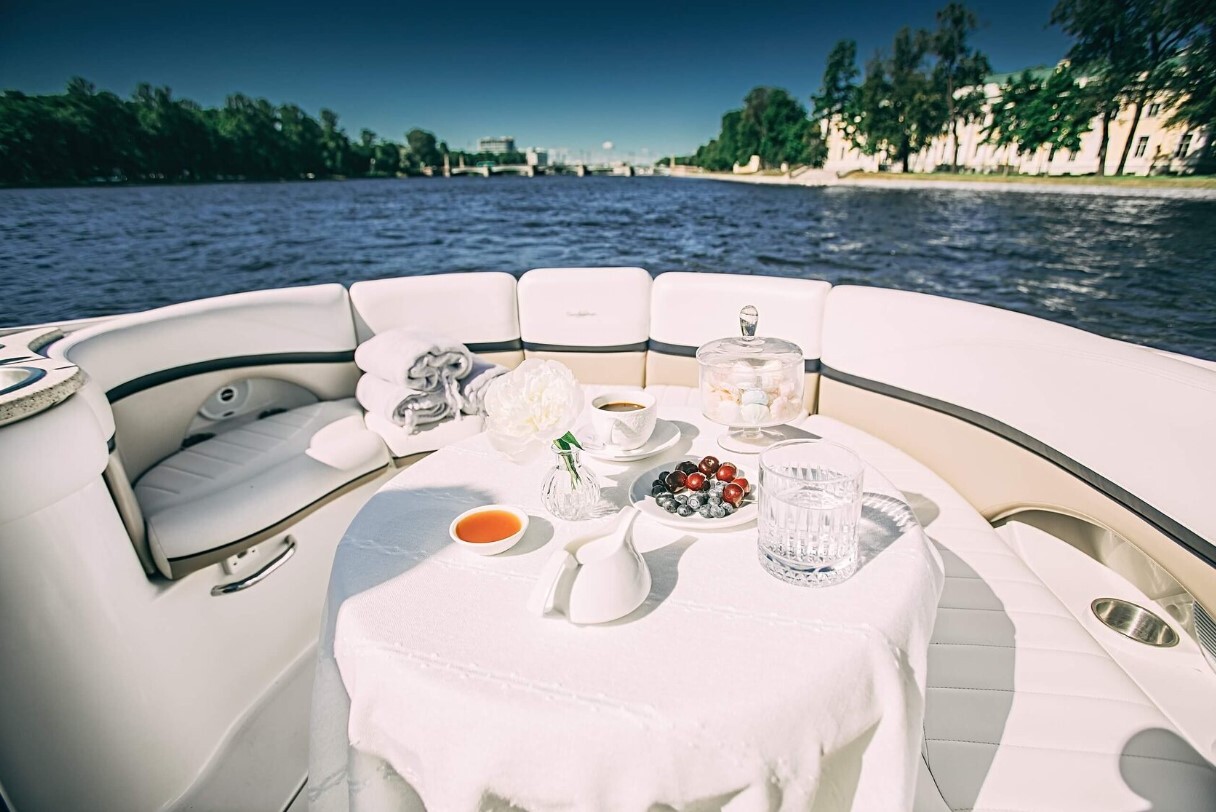 Водная прогулка на катере «Апсель» в СПб