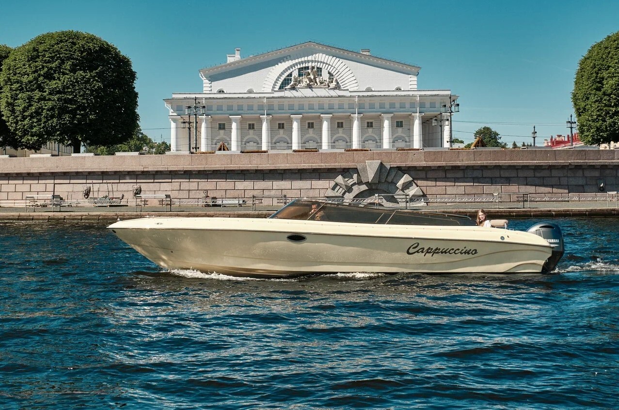 Прокат катера «Капучино (Cappuccino)» с капитаном в СПб
