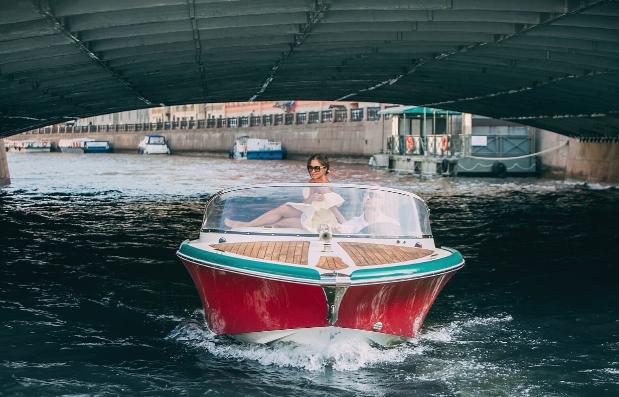 Катер «Деа» на воде в Петербурге — фото 16