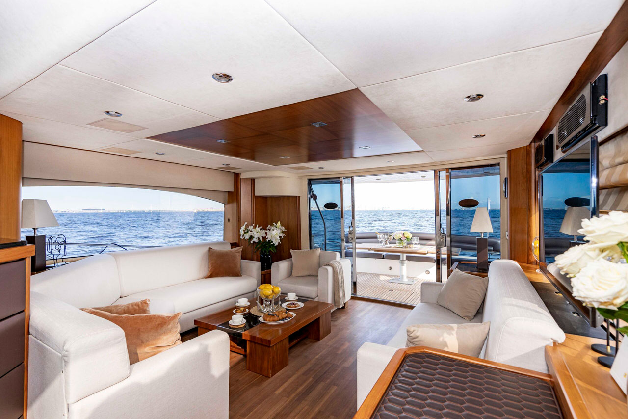 Заказать яхту «Sunseeker Pallada 70» для водной прогулки