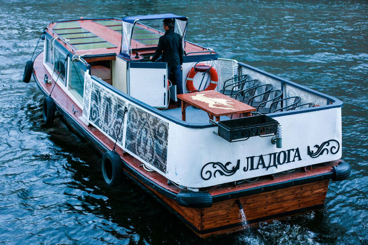 Теплоход «Ладога» на воде в Петербурге — фото 16