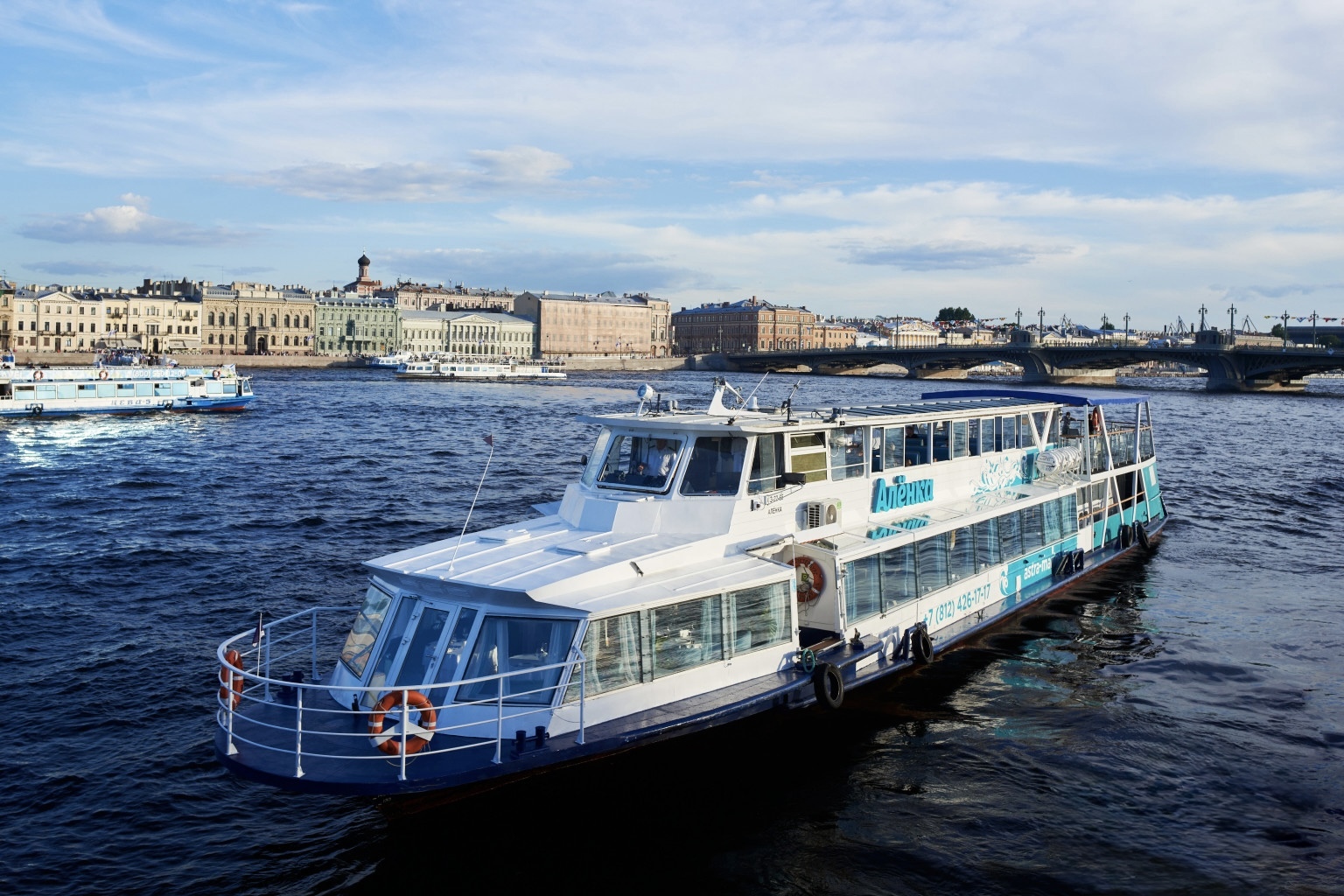 Теплоход Аленка
