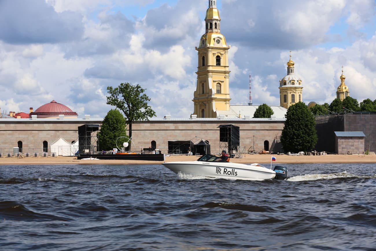 Водная прогулка на катере «Роллс» в СПб