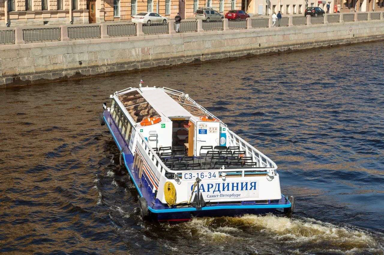 Прокат теплохода «Сардиния» с капитаном в СПб