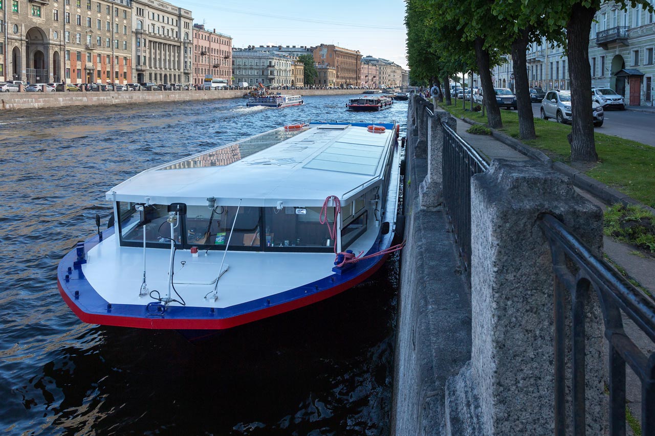 Теплоход «Барселона» на воде в Петербурге — фото 16