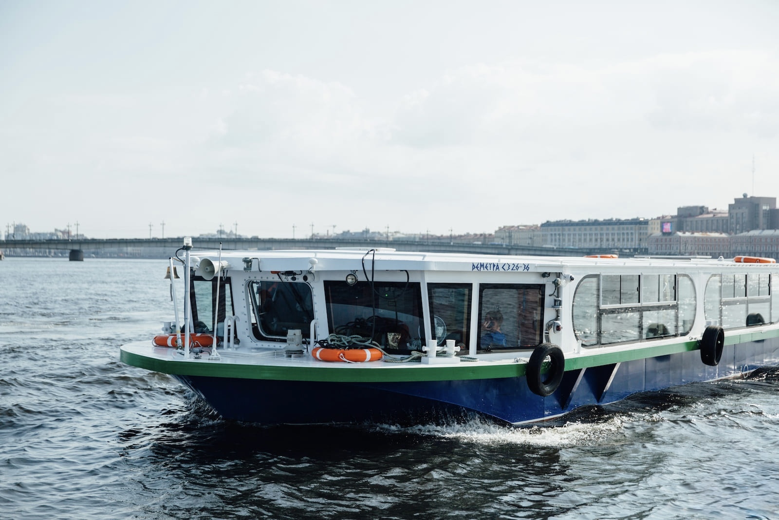 Теплоход «Деметра» на воде в Петербурге