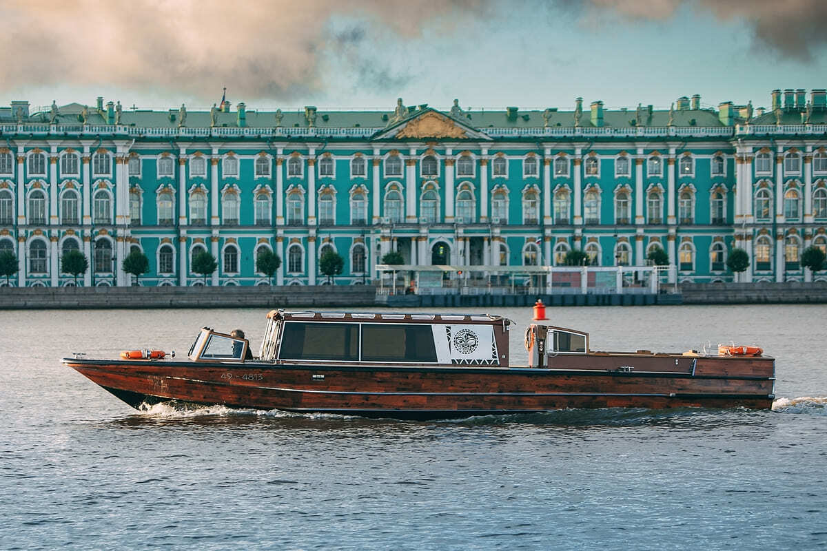 Аренда катера «Византия» для отдыха на воде