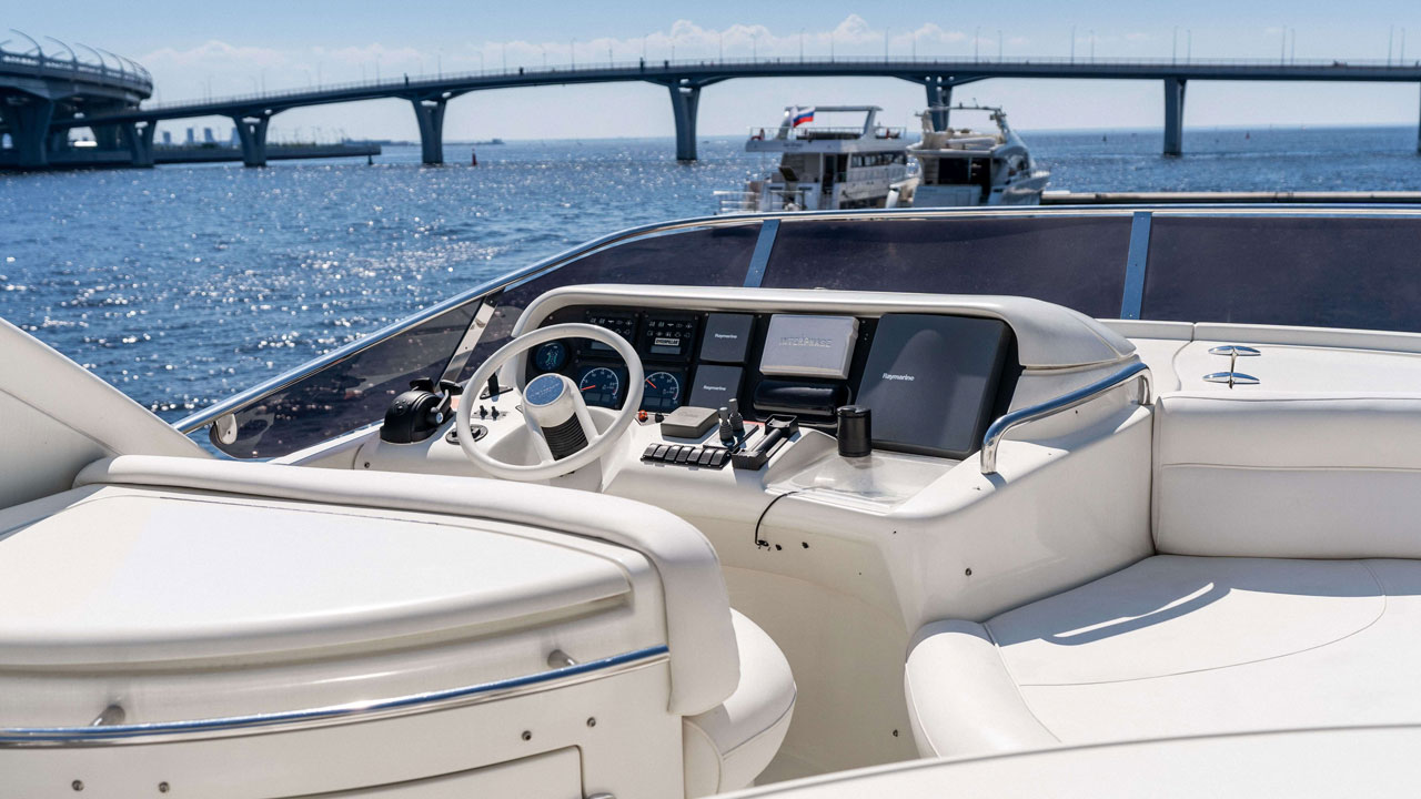 Прогулка на яхте «Азимут 55 / Azimut 55» по каналам СПб