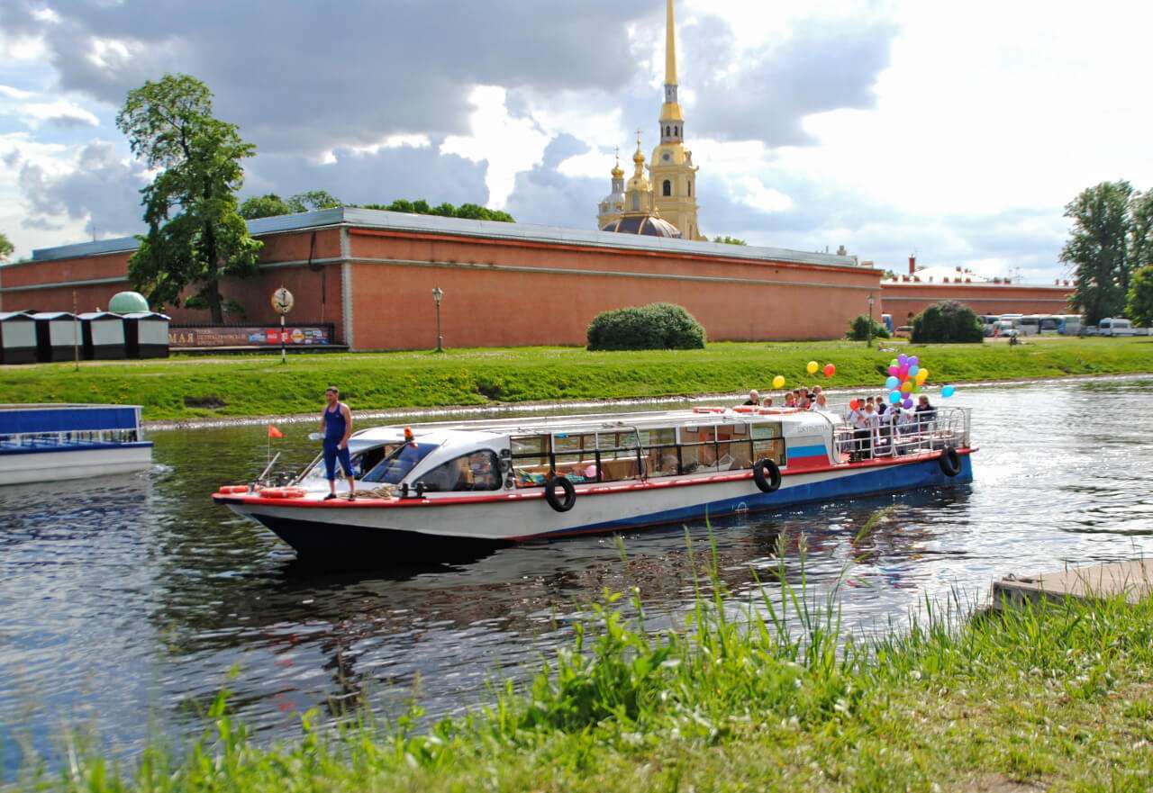 Теплоход «Джульетта» на воде в Петербурге — фото 16