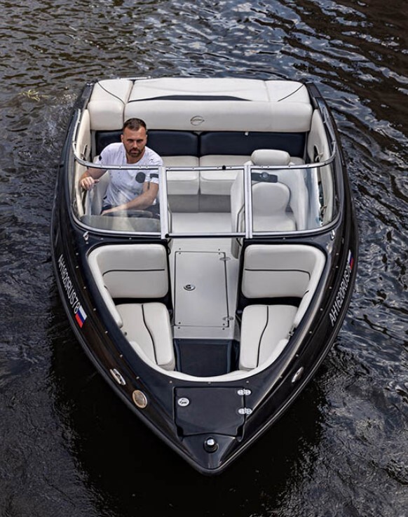 Прокат катера «Черный (Crownline 190 Black)» с капитаном в СПб — фото 15