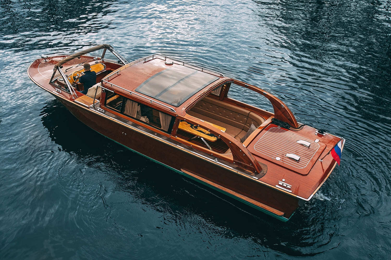 Катер «Венисса» — экскурсия по Неве и Финскому заливу
