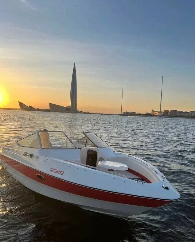 Водная прогулка на катере «Куба» в СПб