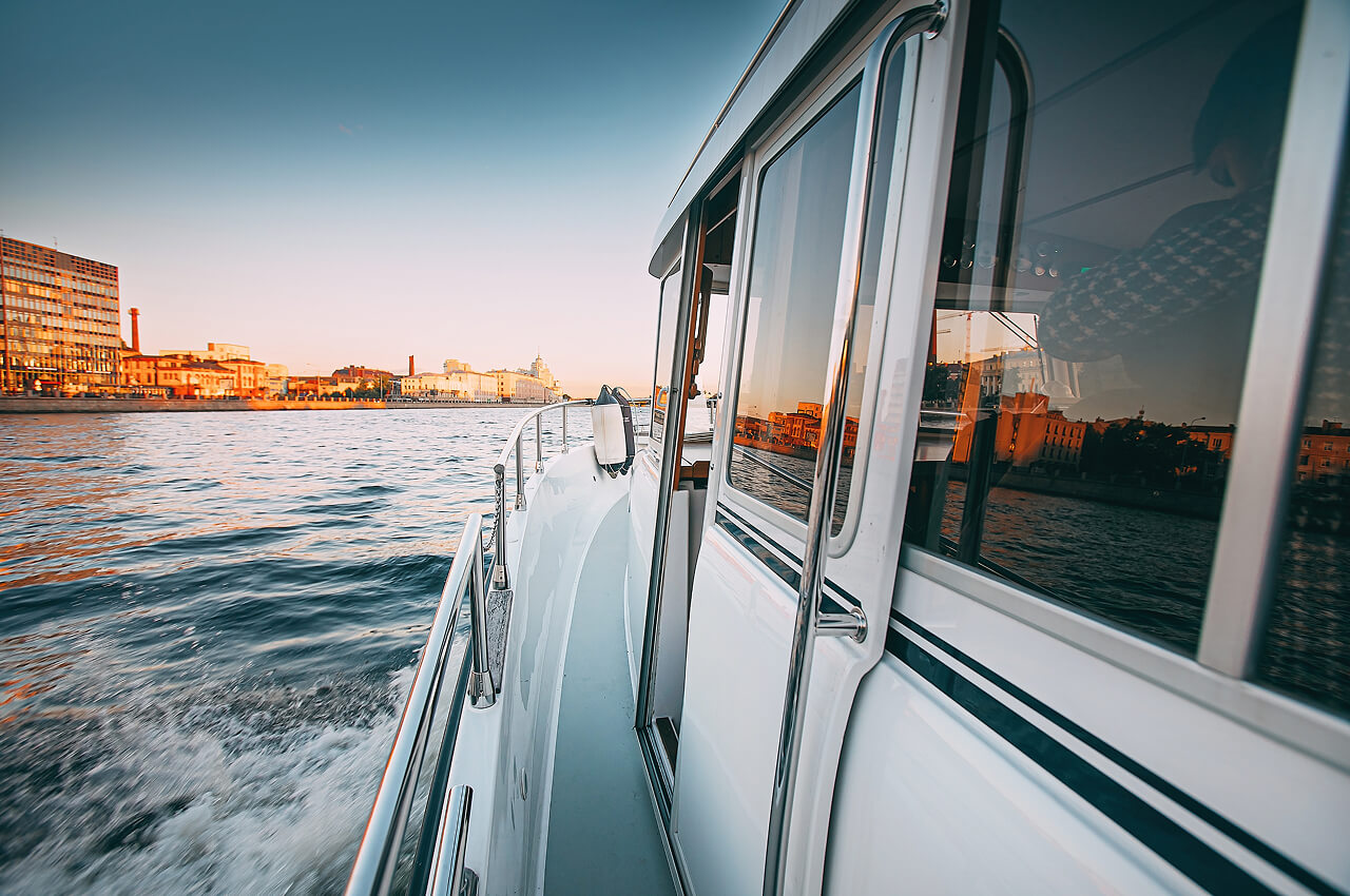 Прокат яхты «Минор» с капитаном в СПб