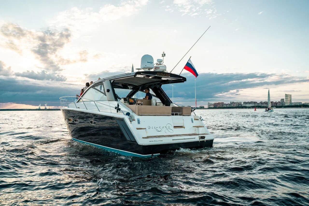 Яхта «Дель Кана / Del Cana» на воде в Петербурге — фото 16