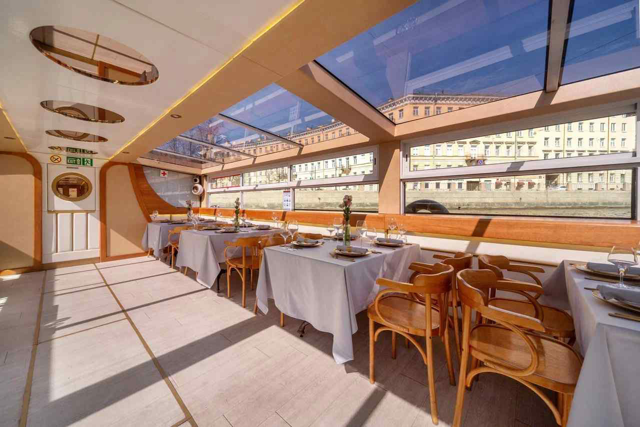 Водная прогулка на теплоходе «Корсика» в СПб