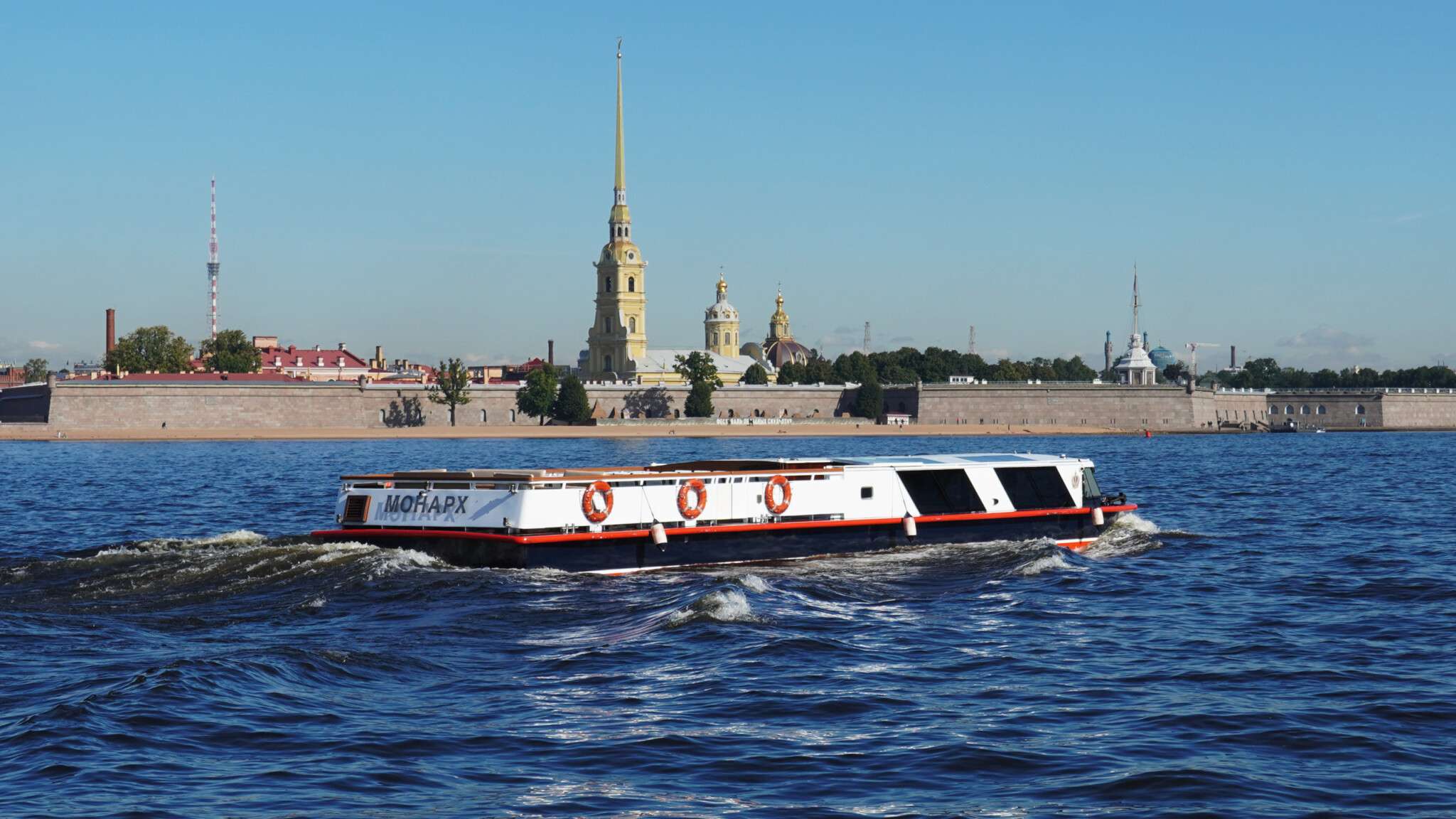 Теплоход «Монарх» — прогулка по Неве