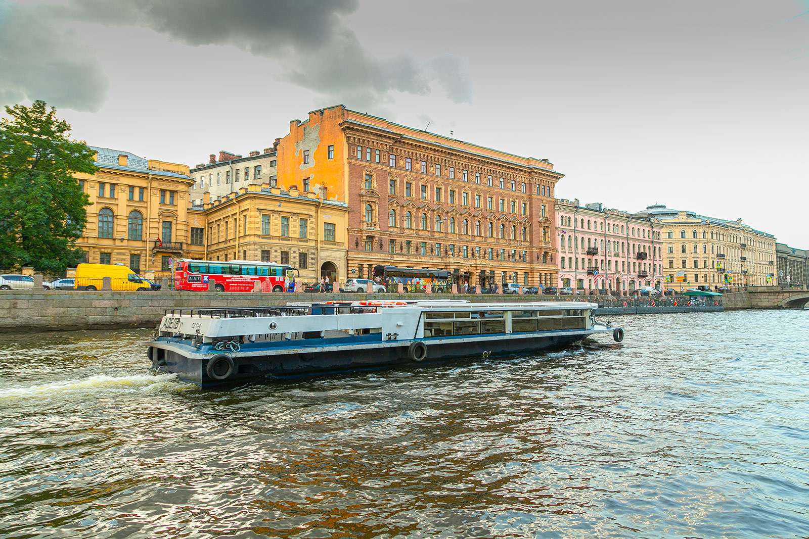 Теплоход «Адель» на воде в Петербурге — фото 16