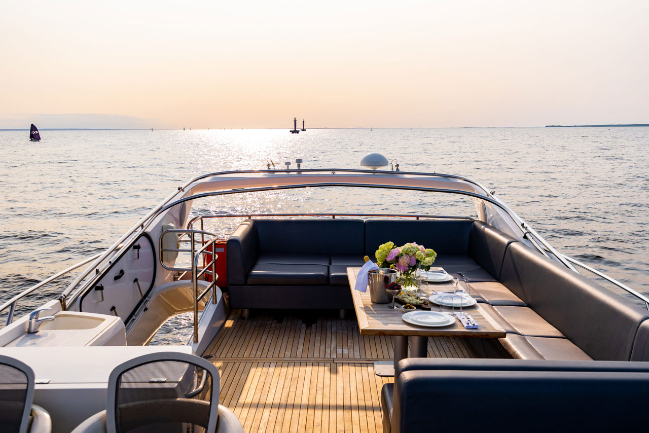 Прокат яхты «Sunseeker Pallada 70» с капитаном в СПб