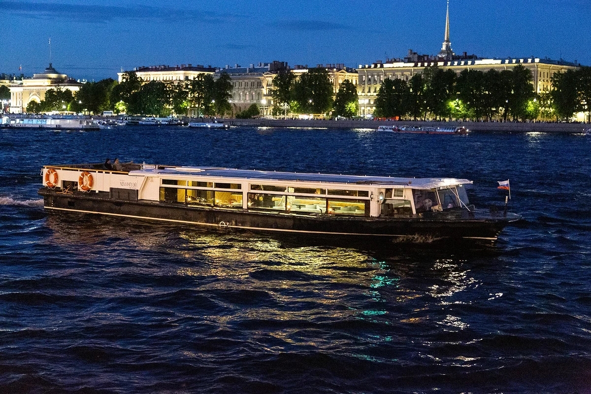 Теплоход «Хемингуэй» на воде в Петербурге — фото 16