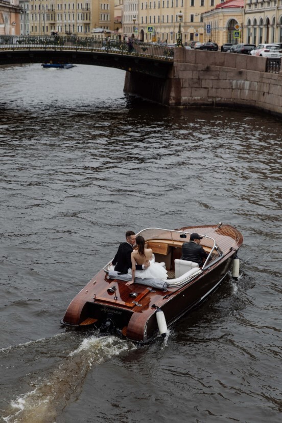 Водная прогулка на катере «Престиж» в СПб