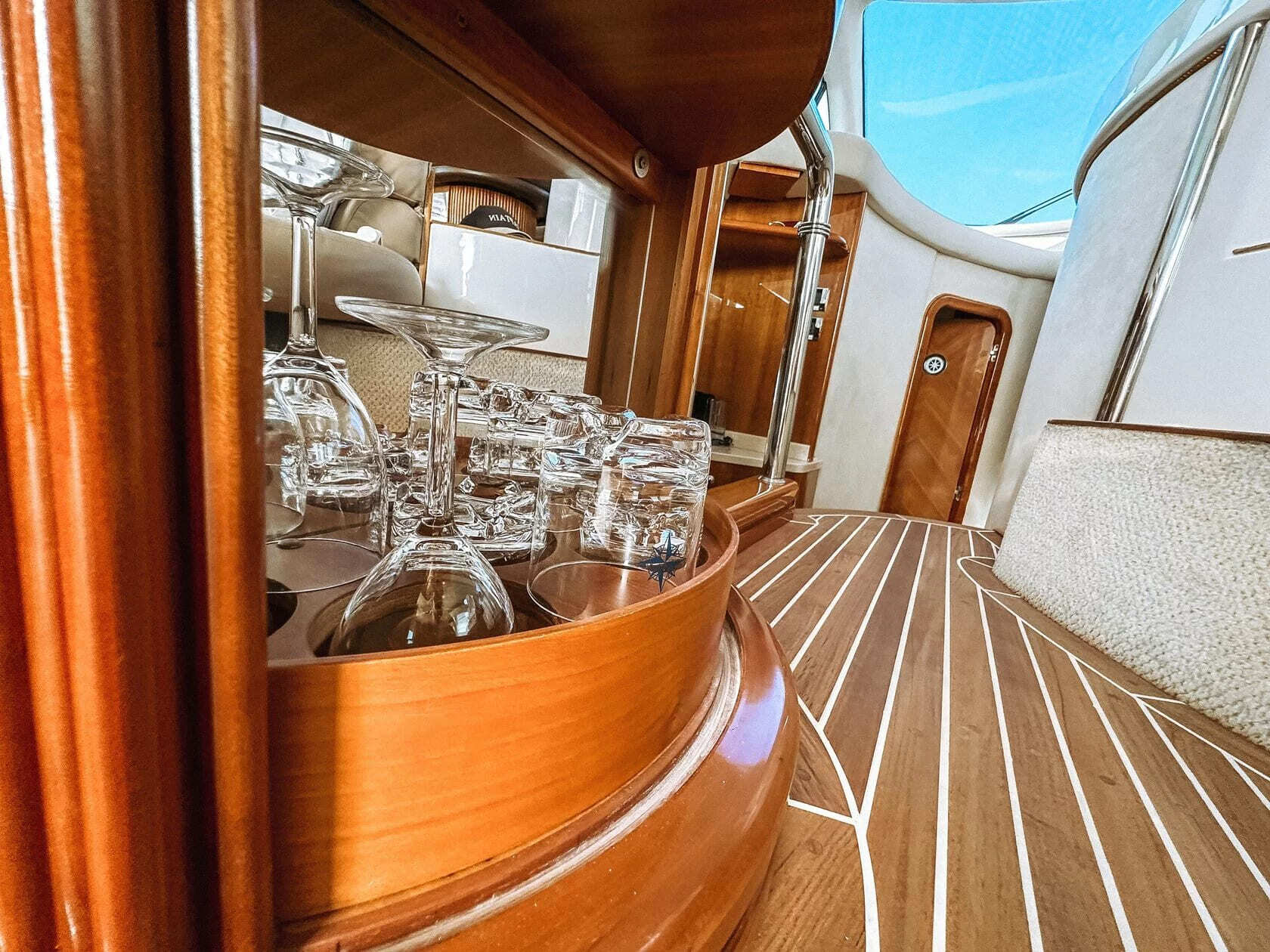 Аренда яхты «Азимут 46 / Azimut 46» в Санкт-Петербурге — фото 13